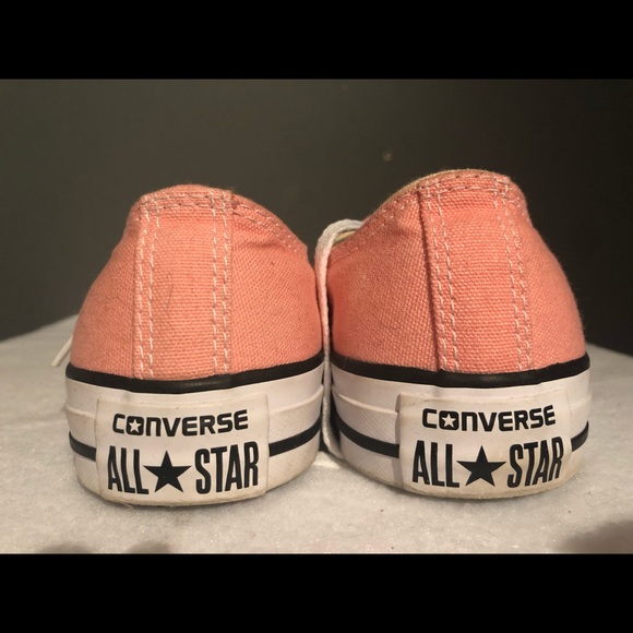 Seasonal Pink Converse all stars - Picture 4 of 7